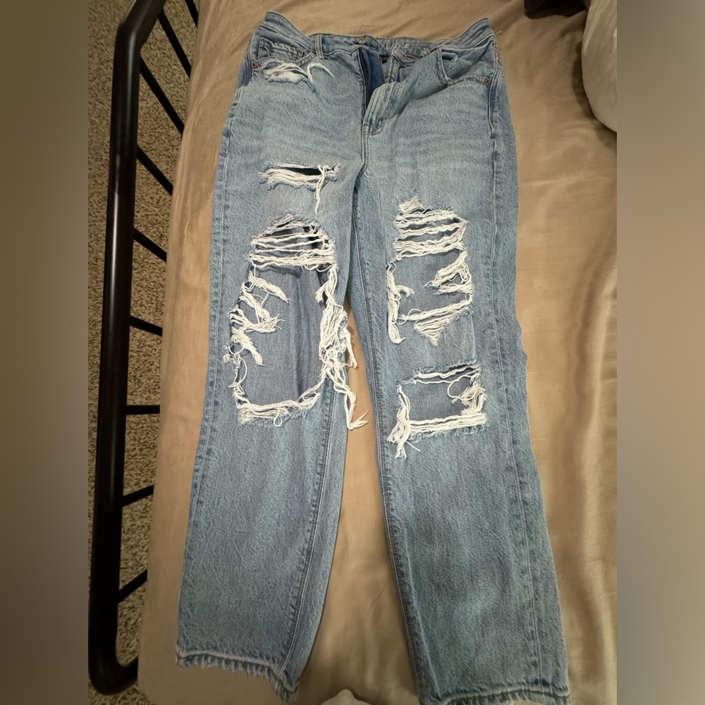 American Eagle - Higest Rise Mom Jean - Size 8